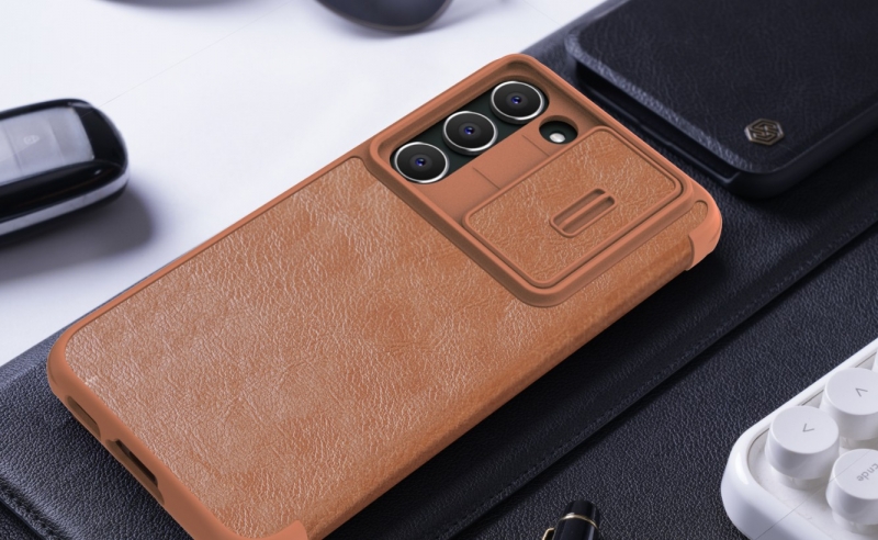 Bao Da Samsung Galaxy S23 Plus Hiệu Nillkin Qin Pro Leather Case được làm bằng da và nhựa cao cấp polycarbonate khá mỏng nhưng có độ bền cao, cực kỳ sang trọng khi gắn cho chiếc điện thoại của bạn.